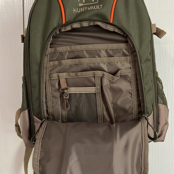 Backpack with Adjustable compartments - Picture 5 of 9